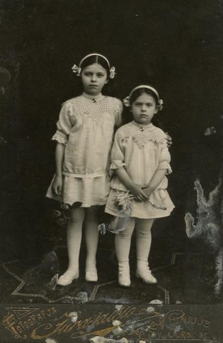 Laimutė ir Gražutė Šlapelytės, 1914 m.