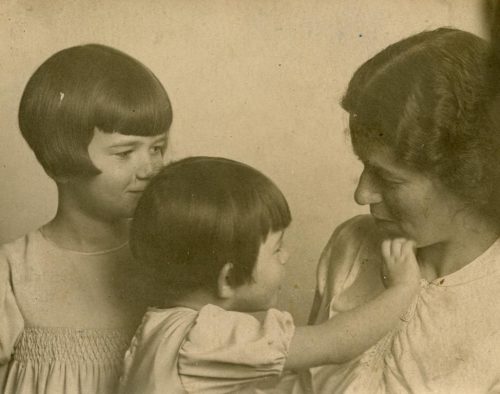 Laimutė Graužinienė su dukromis Romoje, 1936 m.