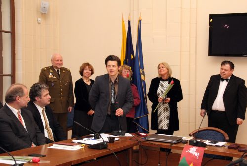 Akimirka iš II laipsnio medalio "Už nuopelnus Vilniui ir Tautai" teikimo ceremonijos, 2018 m. kovo 9 d. Pirma dešinėje stovi Eglė Tulevičiūtė, per vidurį - Kristijonas Siparis, už jo pirma kairėje - Marijos ir Jurgio Šlapelių namo-muziejaus direktorė Jolanta Paškevičienė.